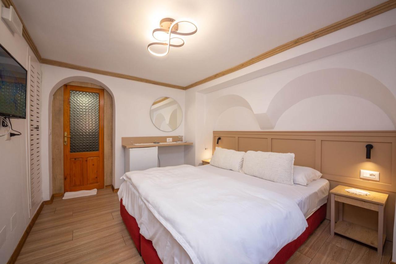 Bed And Breakfast Kotoni Gjirokastër Exterior foto