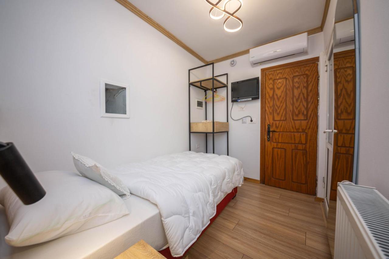Bed And Breakfast Kotoni Gjirokastër Exterior foto